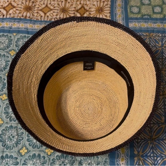 Women’s Artesano Yana packable hat, natural w/blk trim, adjustable, like new - Picture 3 of 12